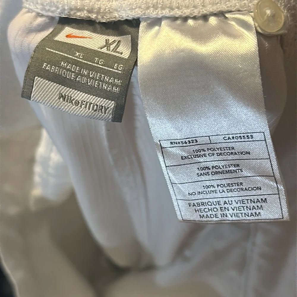Nike Y2K White Men's Shorts with gray line